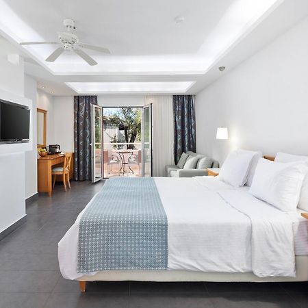 Sentido Apollo Palace Mesongi Ngoại thất bức ảnh A room at the hotel
