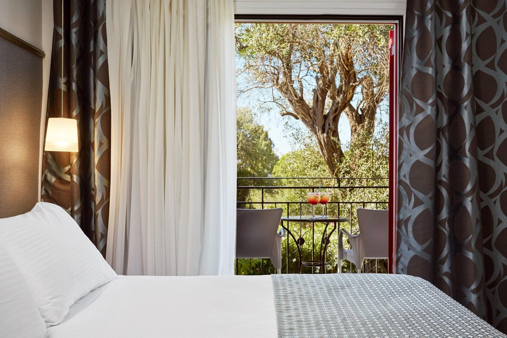 Sentido Apollo Palace Mesongi Ngoại thất bức ảnh A room at the hotel