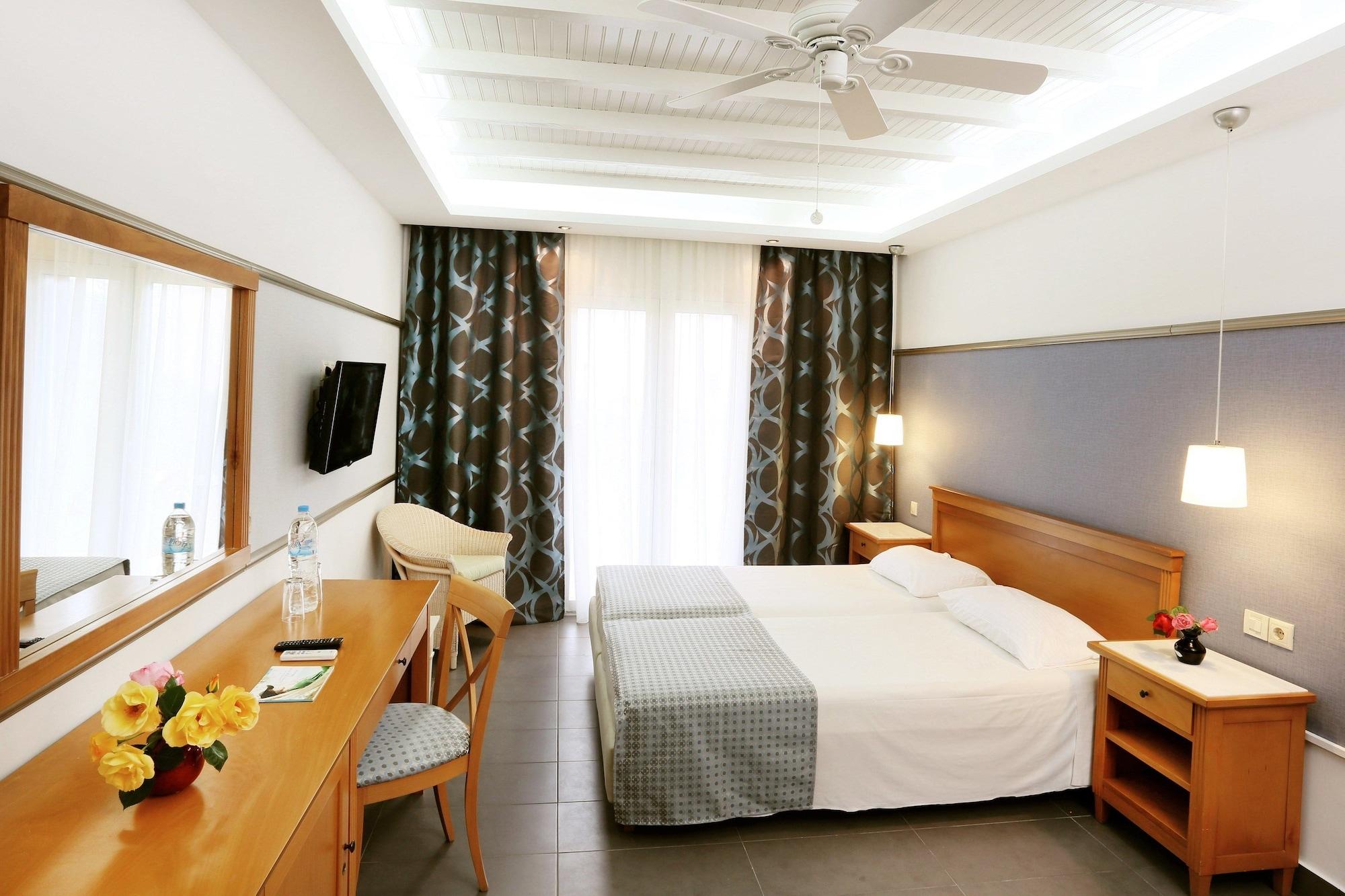 Sentido Apollo Palace Mesongi Ngoại thất bức ảnh A typical room at the hotel