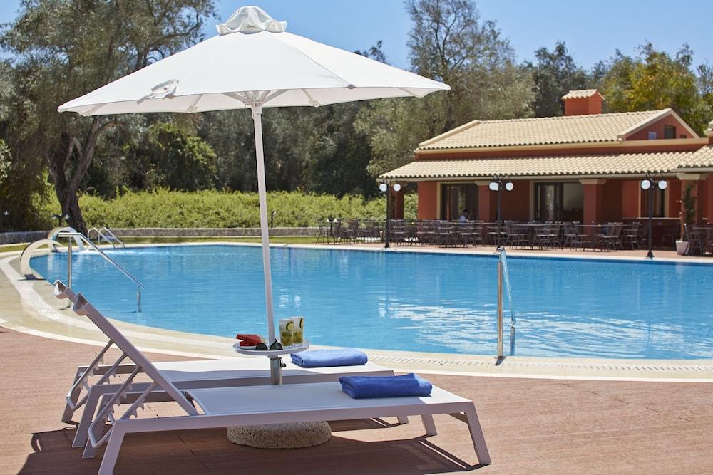 Sentido Apollo Palace Mesongi Ngoại thất bức ảnh A poolside lounge chair