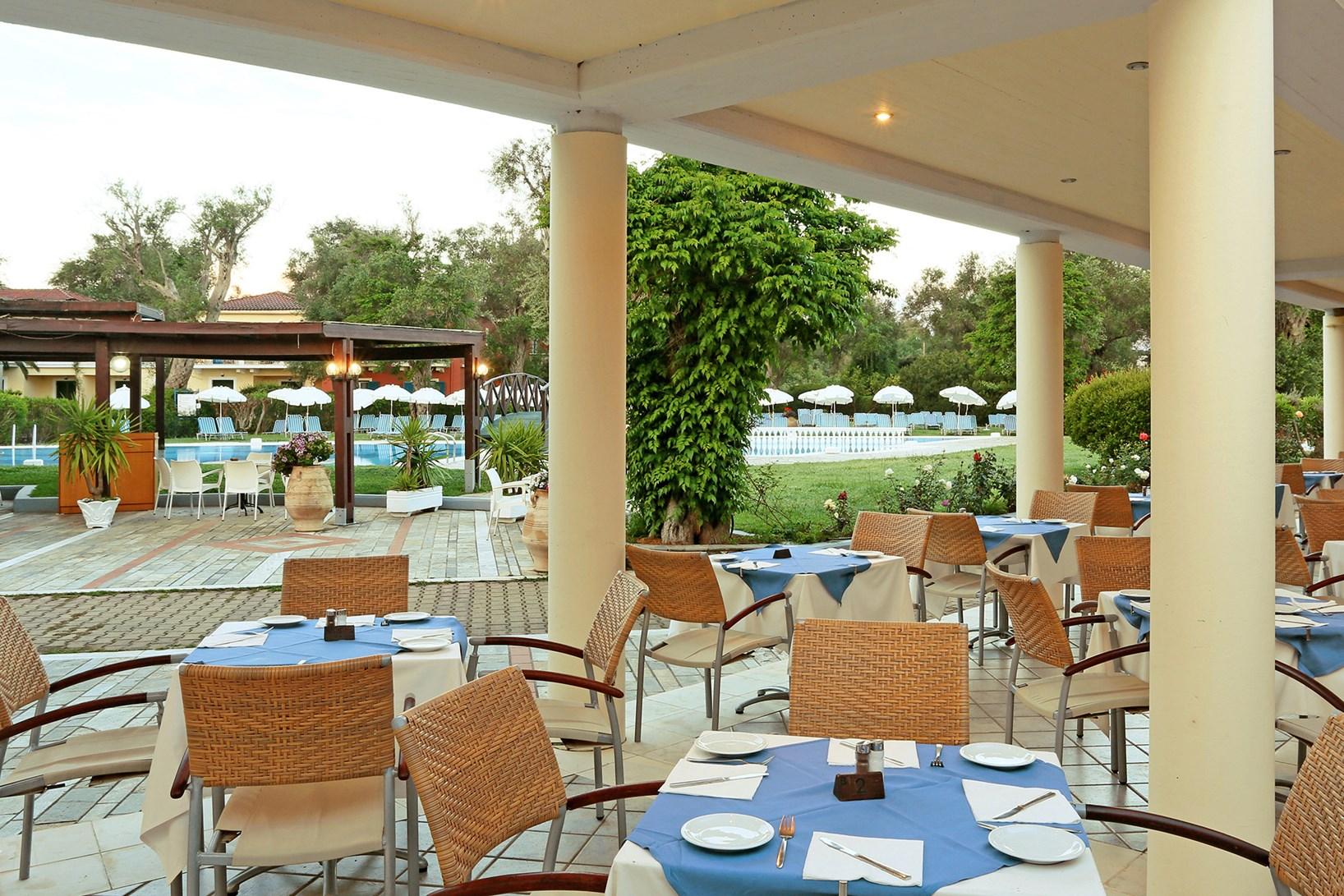 Sentido Apollo Palace Mesongi Ngoại thất bức ảnh The poolside restaurant