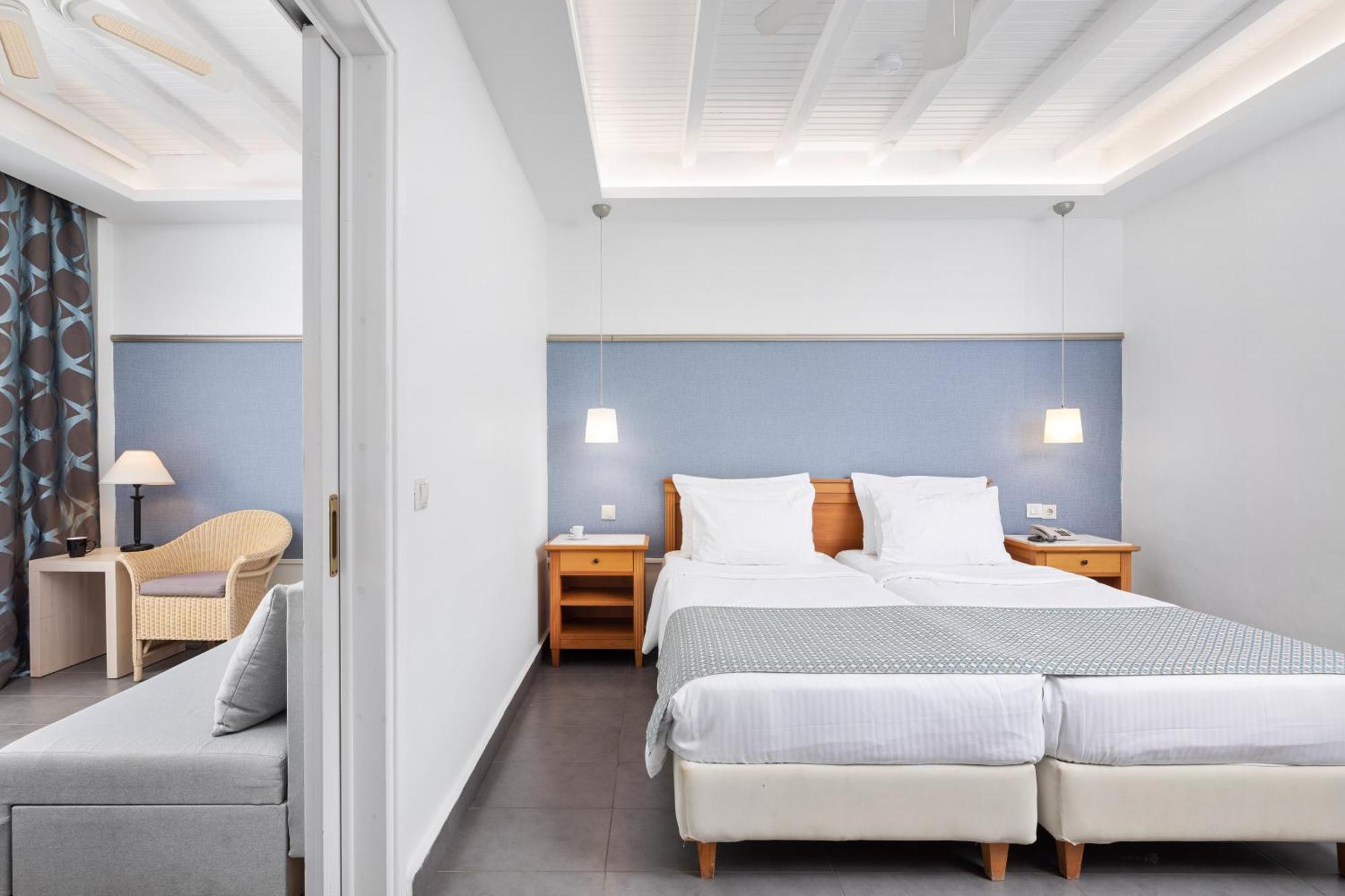 Sentido Apollo Palace Mesongi Ngoại thất bức ảnh A bedroom at the hotel
