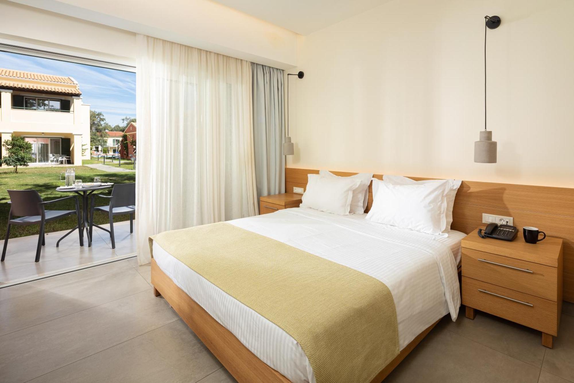 Sentido Apollo Palace Mesongi Ngoại thất bức ảnh A bedroom at the resort