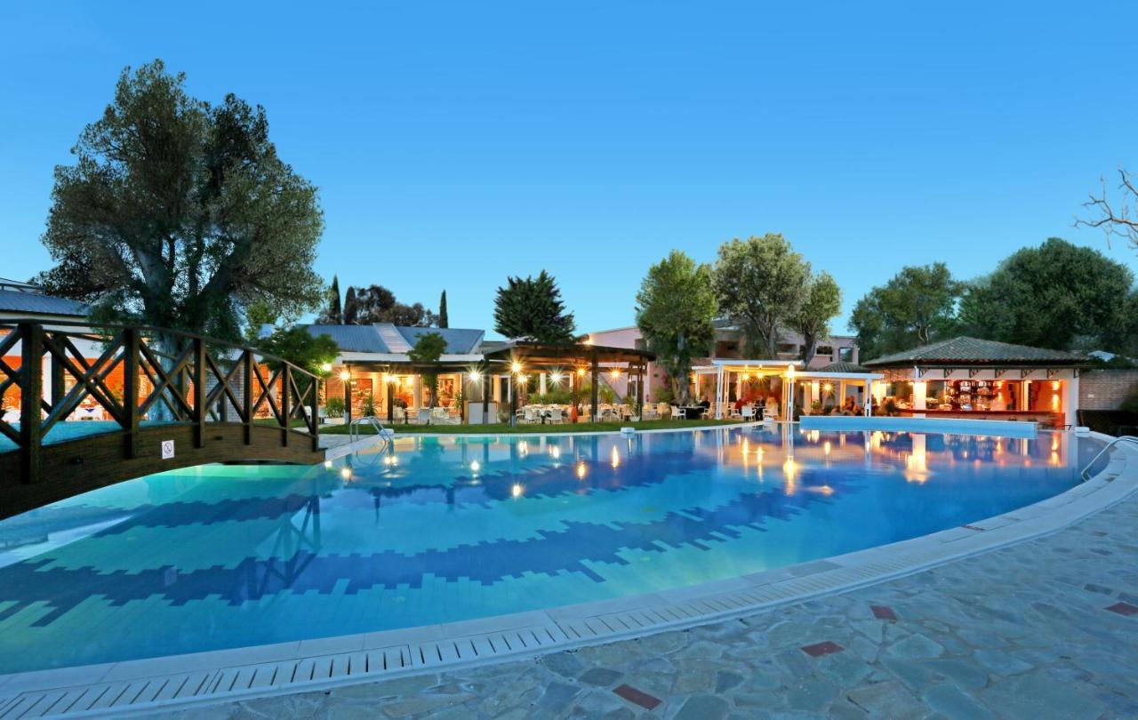 Sentido Apollo Palace Mesongi Ngoại thất bức ảnh The pool at the hotel