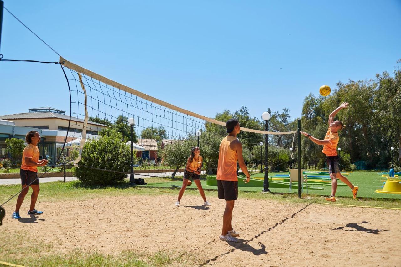 Sentido Apollo Palace Mesongi Ngoại thất bức ảnh A volleyball game