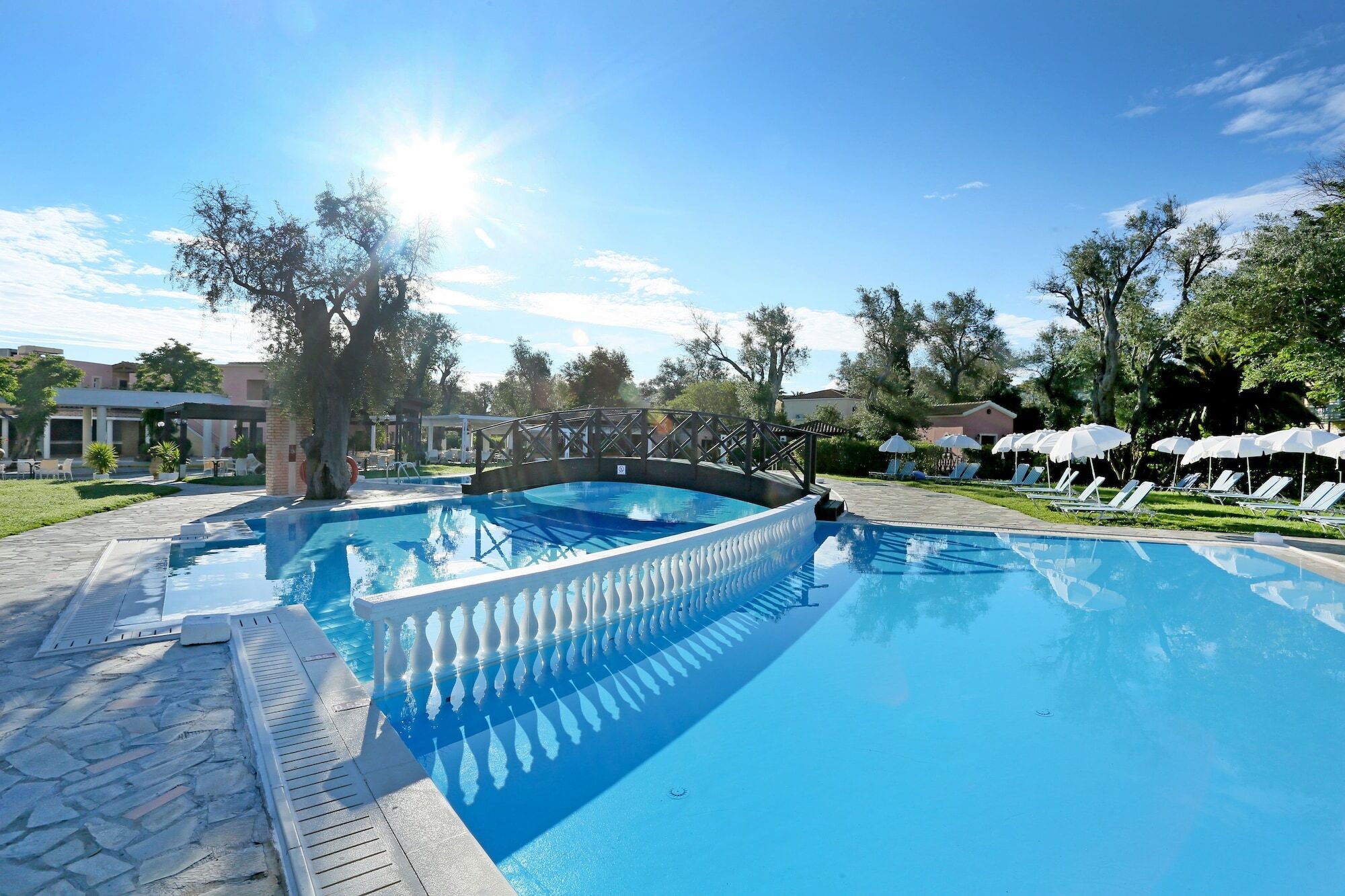 Sentido Apollo Palace Mesongi Ngoại thất bức ảnh A swimming pool